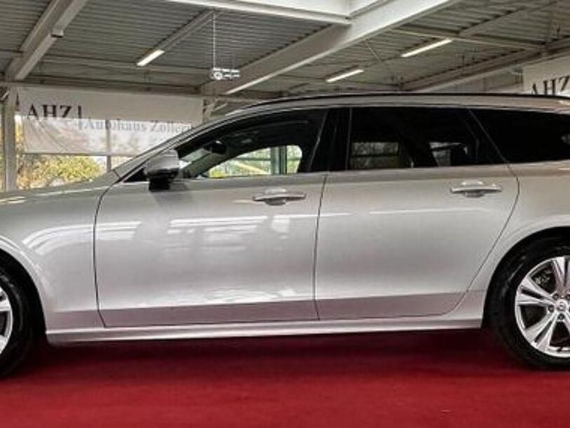 Second-hand Volvo V90 Core 197 CP (144 kW) 2023 Argintiu Break