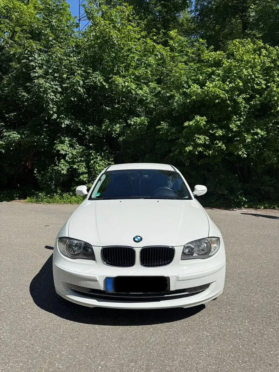 Gebraucht BMW 116 122 PS (89 kW) 2010 Weiß Kleinwagen