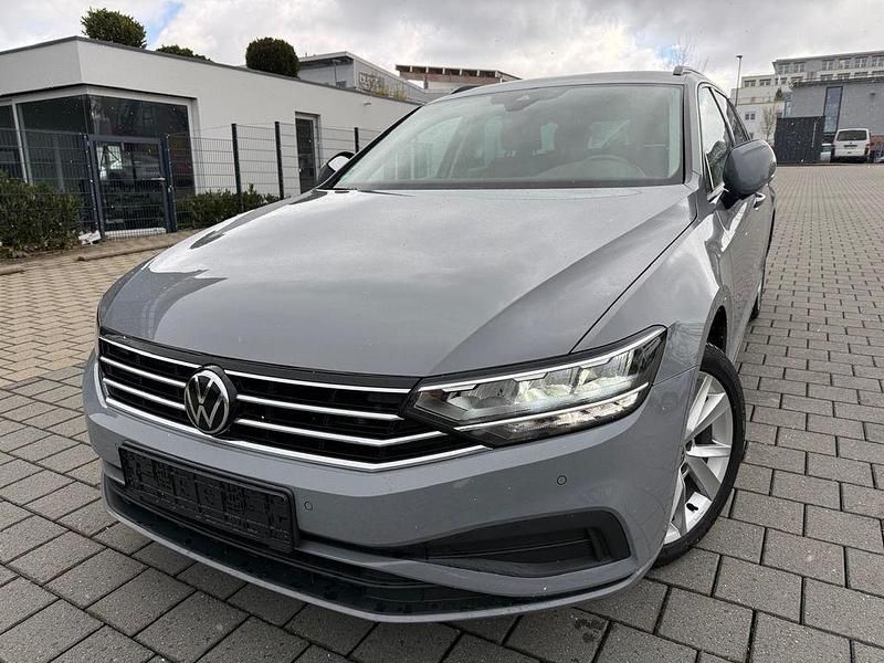 Gebraucht VW Passat R 122 PS (89 kW) 2022 Grau Kombi