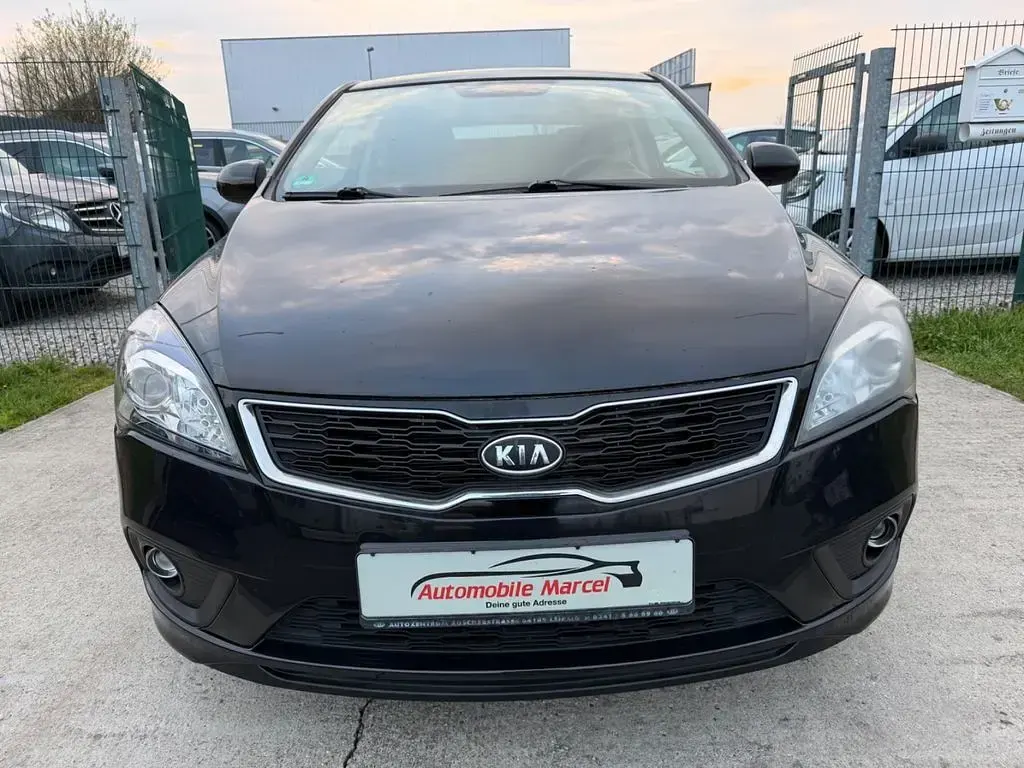 Używany Kia ProCeed 125 KM (91 kW) 2012 Czarny Hatchback