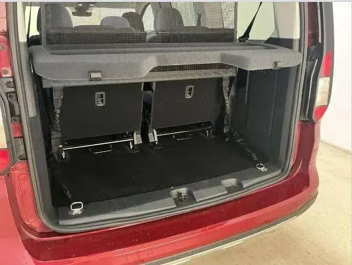 Gebraucht Ford Tourneo Active 122 PS (89 kW) 2024 Cyclone maple red Van / Kleinbus