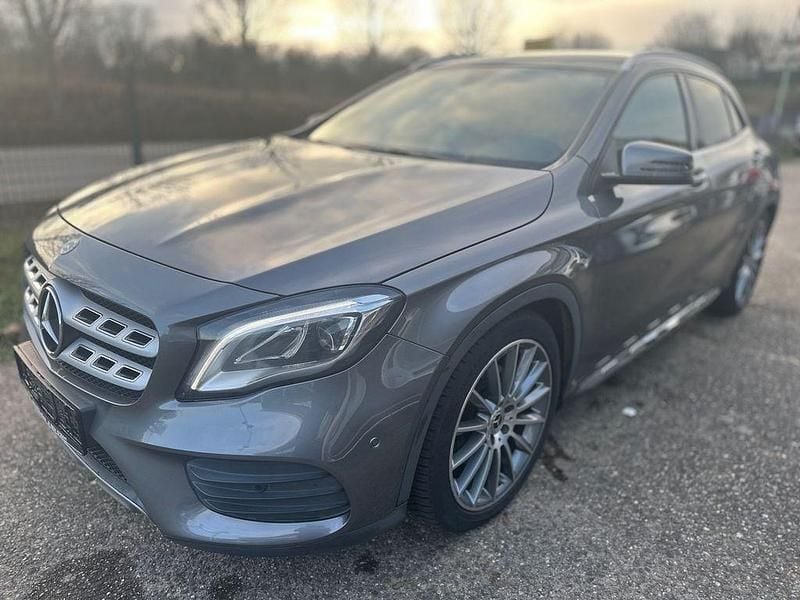 Gebraucht Mercedes GLA250 AMG line 211 PS (155 kW) 2019 Grau SUV