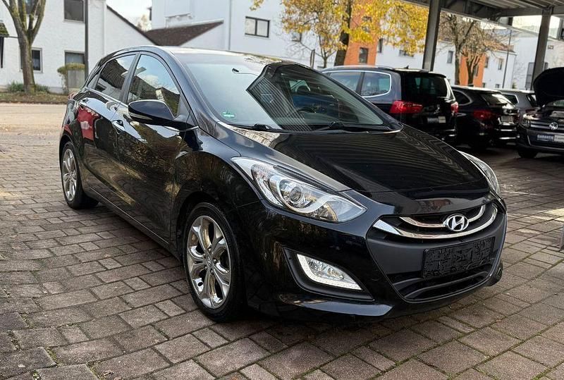 Schwarz Gebraucht 2014 Hyundai i30 Edition Limousine | 4.990 € (Guter Preis) - Bild 1/4