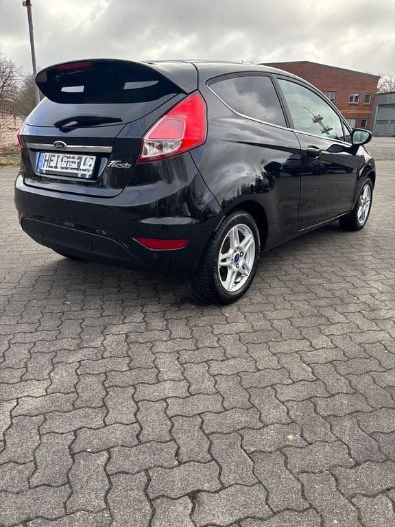 Gebraucht Ford Fiesta 95 PS (69 kW) 2013 Schwarz Kleinwagen