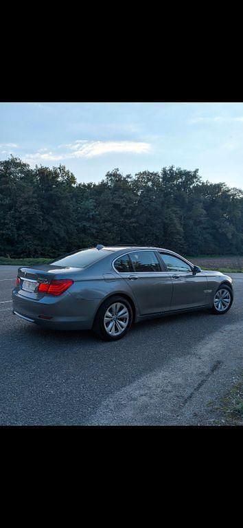 Gebraucht BMW 730 211 PS (155 kW) 2012 Silber Limousine