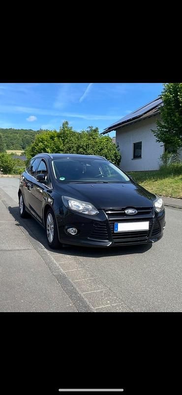 Schwarz Gebraucht 2011 Ford Focus Kombi | 4.750 € (Fairer Preis) - Bild 1/4