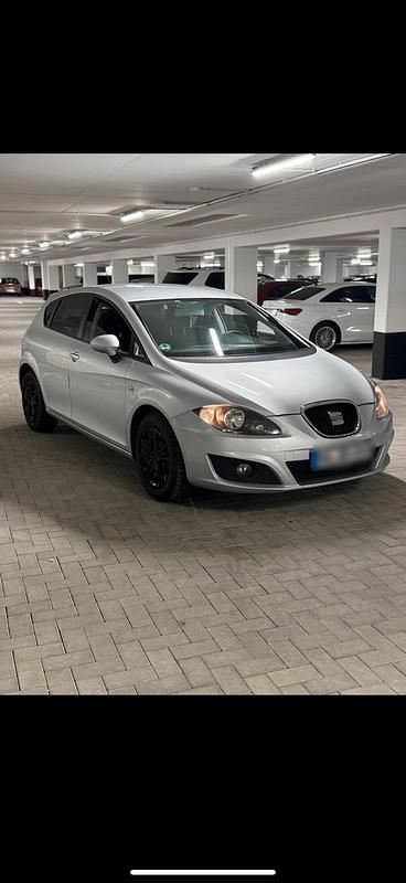 Grau Gebraucht 2012 Seat Leon Kleinwagen | 3.750 € (Fairer Preis) - Bild 1/4
