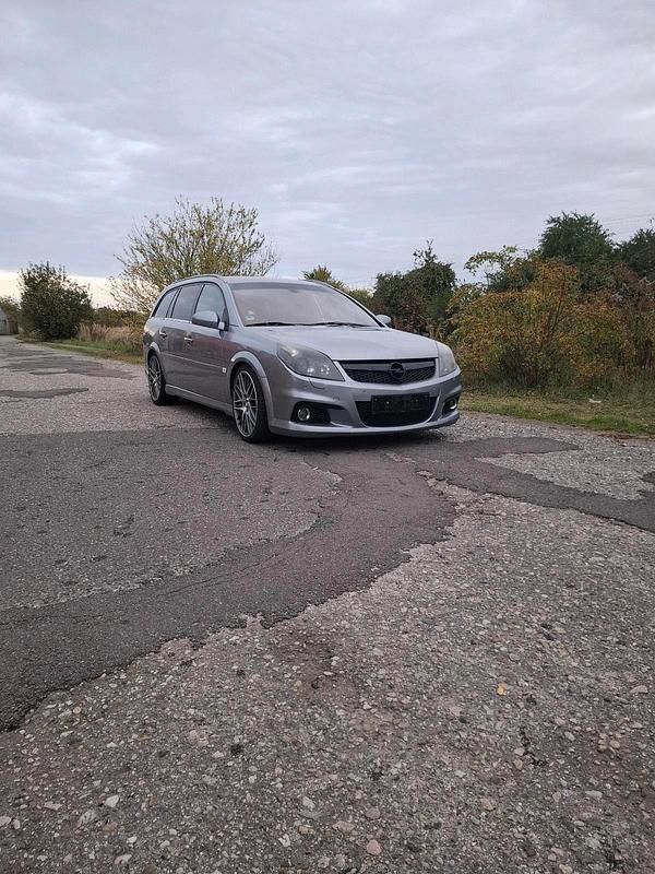 Grau Gebraucht 2005 Opel Vectra OPC Kombi | 2.600 € (Teuer) - Bild 1/4