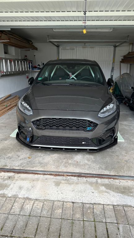 Grau Gebraucht 2019 Ford Fiesta ST Kleinwagen | 20.000 € (Etwas zu teuer) - Bild 1/4