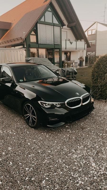 Schwarz Gebraucht 2021 BMW 330 M Sport Limousine | 29.990 € (Superpreis) - Bild 1/4