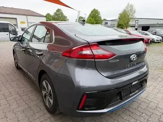 Gebraucht Hyundai Ioniq Style 105 PS (77 kW) 2019 Iron grey (metallic) Kleinwagen