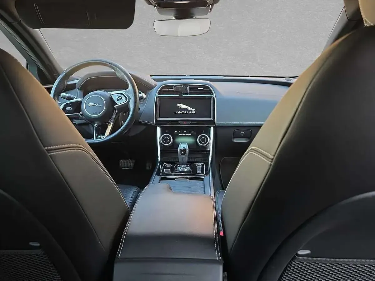 Gebraucht Jaguar XE R-Dynamic 250 PS (183 kW) 2020 Blau Limousine
