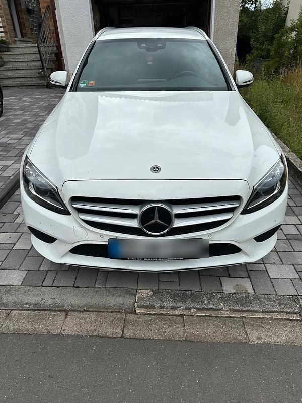 Weiß Gebraucht 2020 Mercedes C220 Kombi | 26.899 € - Bild 1/4