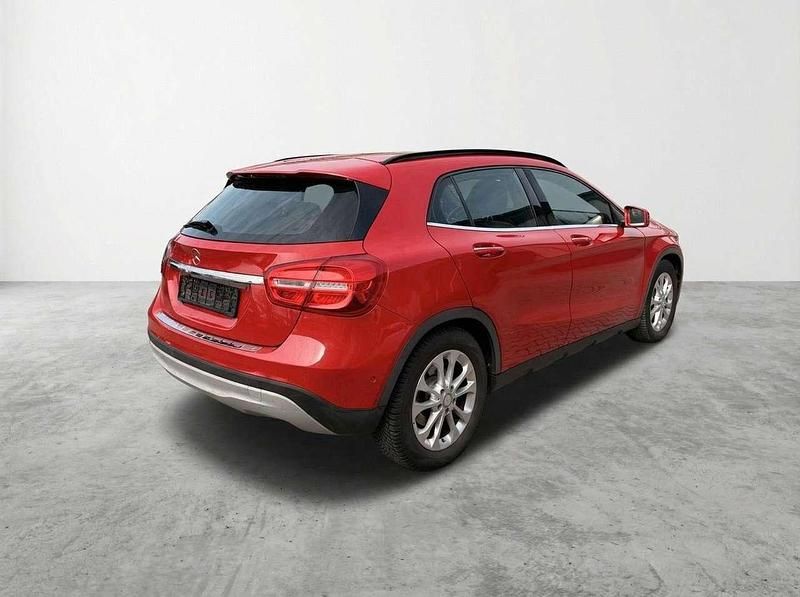 Gebraucht Mercedes GLA220 177 PS (130 kW) 2015 Jupiterrot metallic SUV