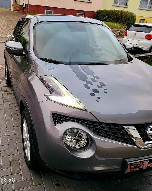 Grau Gebraucht 2016 Nissan Juke N-Connecta SUV | 9.900 € (Guter Preis) - Bild 1/4