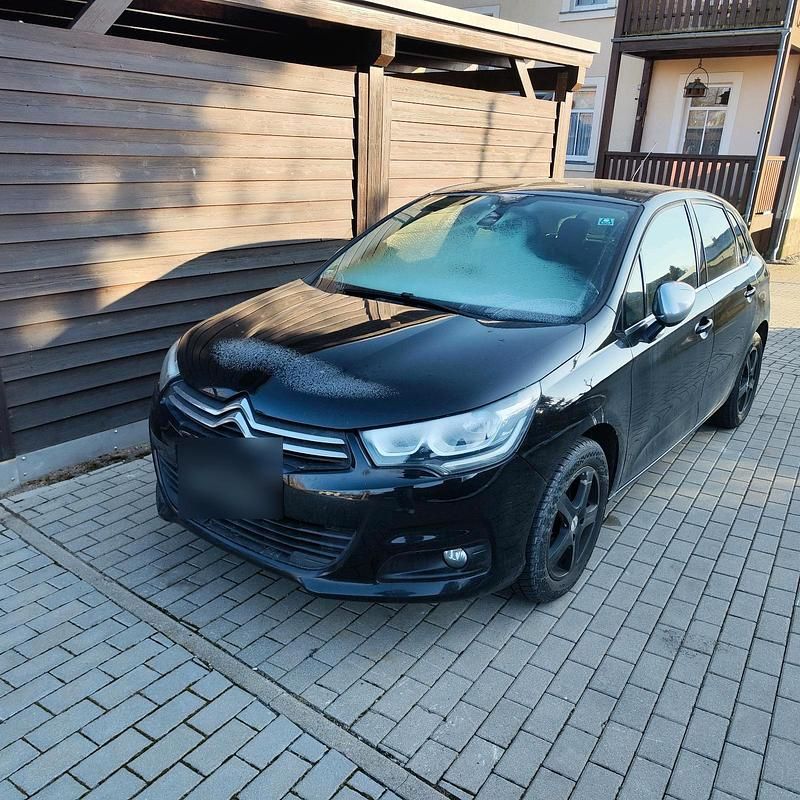 Schwarz Gebraucht 2015 Citroën C4 SELECTION Limousine | 3.800 € (Guter Preis) - Bild 1/4