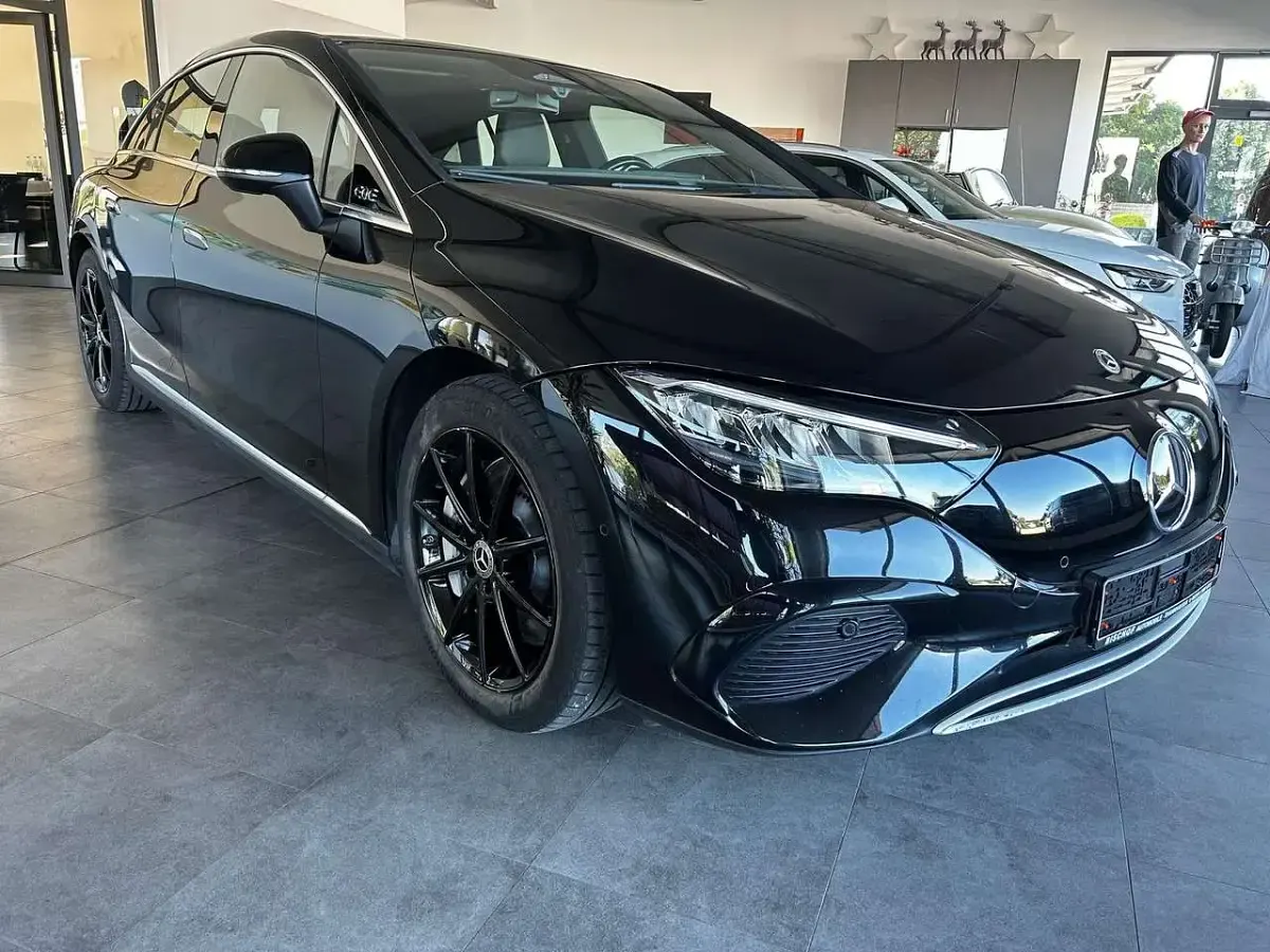 Gebraucht Mercedes 300 Advanced 180 kW (245 PS) 2023 Obsidianschwarz  metalliclack Limousine