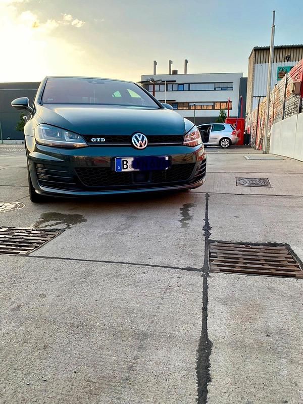 Andere farben Gebraucht 2015 VW Golf VII GTD Limousine | 15.500 € (Fairer Preis) - Bild 1/4