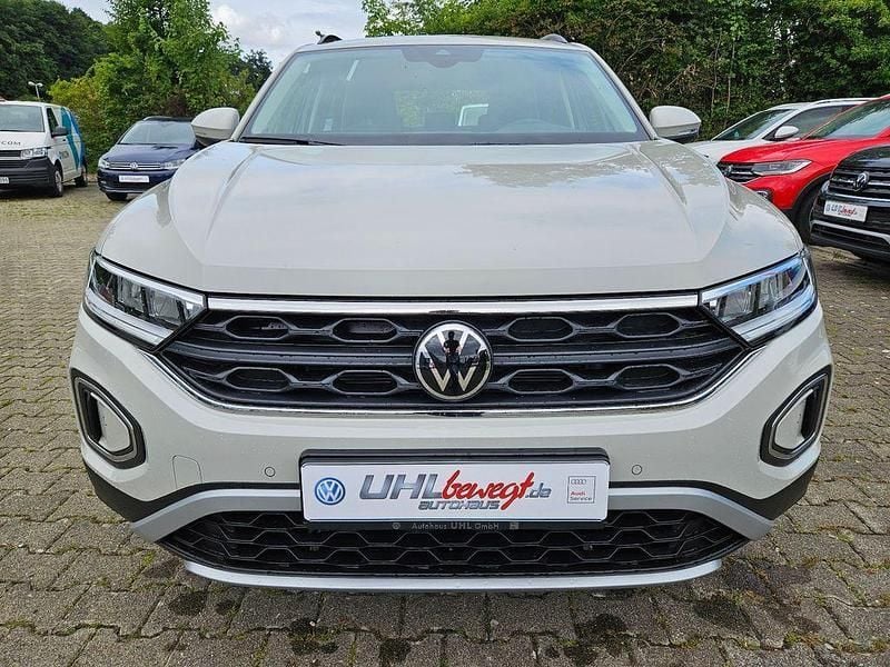 Ascotgrau Neu 2025 VW T-Roc Life SUV | 25.489 € (Superpreis) - Bild 1/4