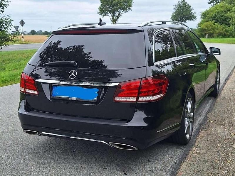 Gebraucht Mercedes E300 204 PS (150 kW) 2015 Schwarz Kombi