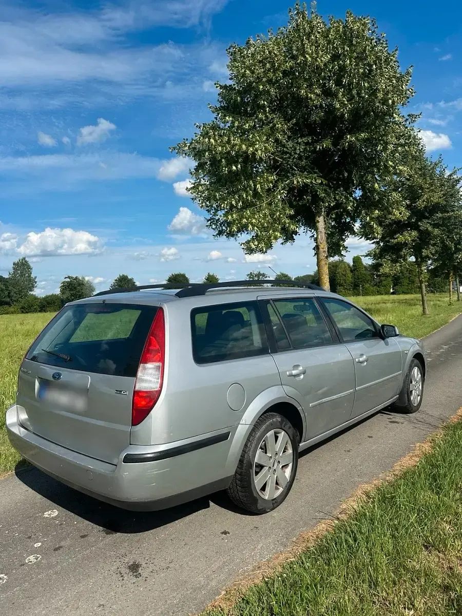 Gebraucht Ford Mondeo Ambiente 131 PS (96 kW) 2004 Grau Kombi