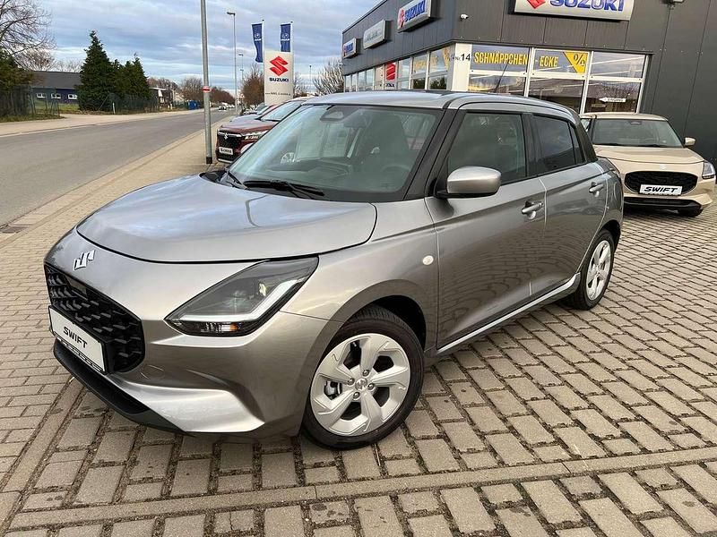 Silber Gebraucht 2024 Suzuki Swift Comfort Limousine | 18.880 € (Fairer Preis) - Bild 1/4