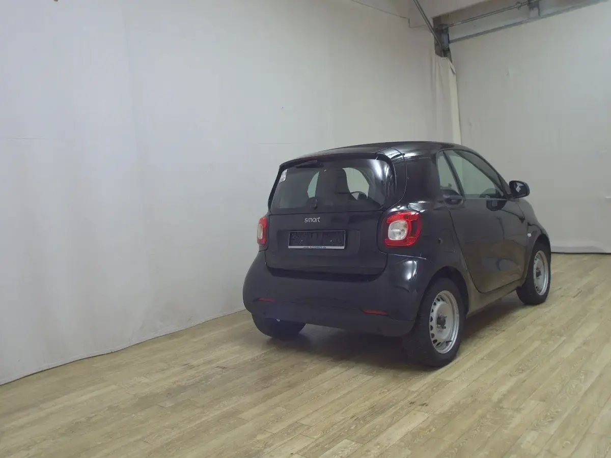 Gebraucht Smart ForTwo Coupé 60 kW (82 PS) 2022 Schwarz Kleinwagen
