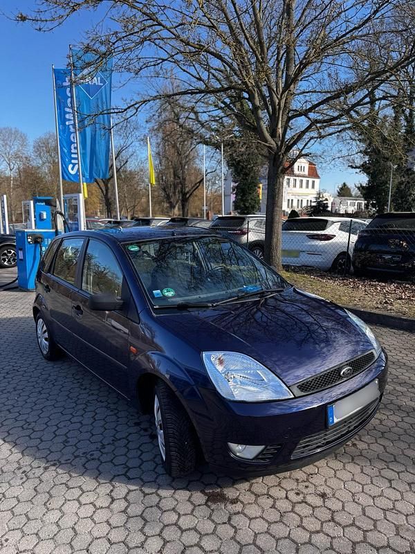 Gebraucht Ford Fiesta 69 PS (50 kW) 2002 Blau Kleinwagen