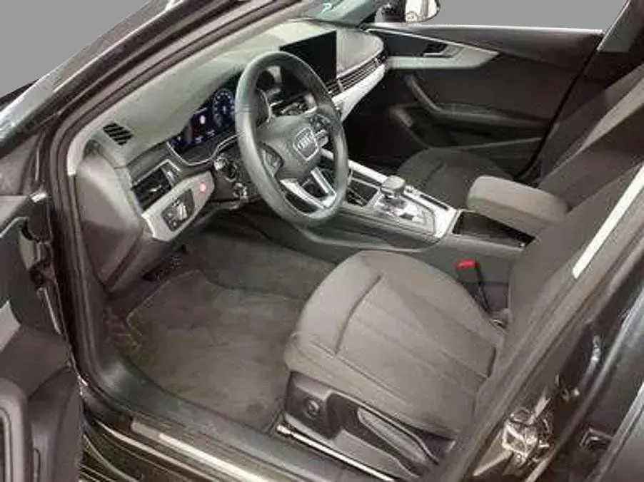 Gebraucht Audi A4 Advanced 163 PS (119 kW) 2025 Grau Kombi