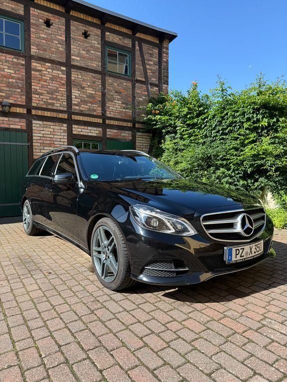 Schwarz Gebraucht 2014 Mercedes E350 Avantgarde Kombi | 12.750 € (Superpreis) - Bild 1/4