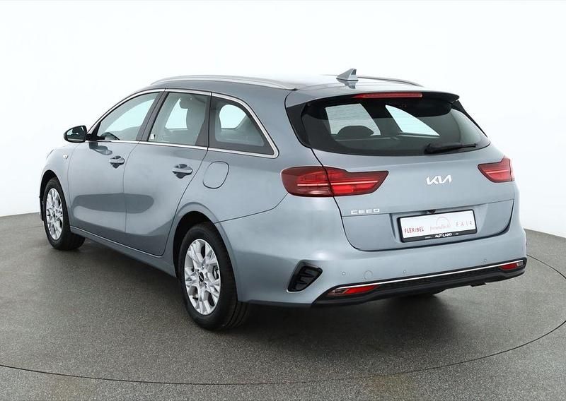 Neu Kia Ceed Sportswagon 140 PS (102 kW) 2025 Silber Kombi