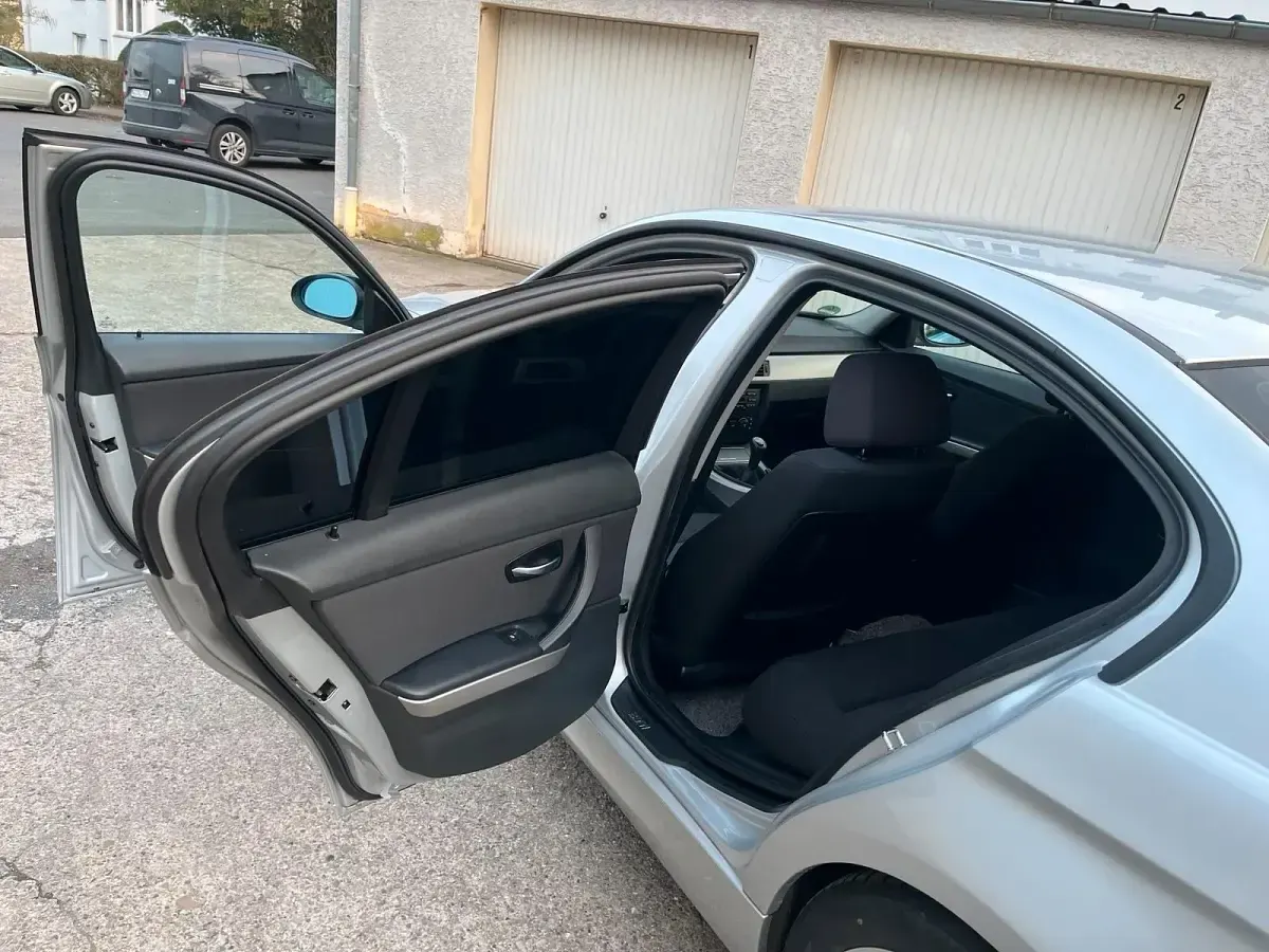 Używany BMW 320 150 KM (110 kW) 2005 Srebrny Sedan/Limuzyna