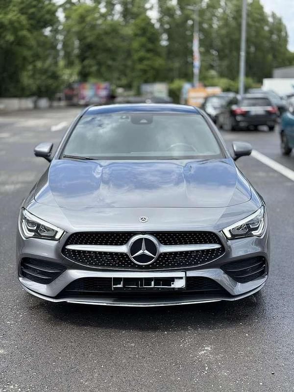 Grau Gebraucht 2019 Mercedes CLA200 Shooting Brake AMG line Kombi | 26.500 € (Fairer Preis) - Bild 1/4