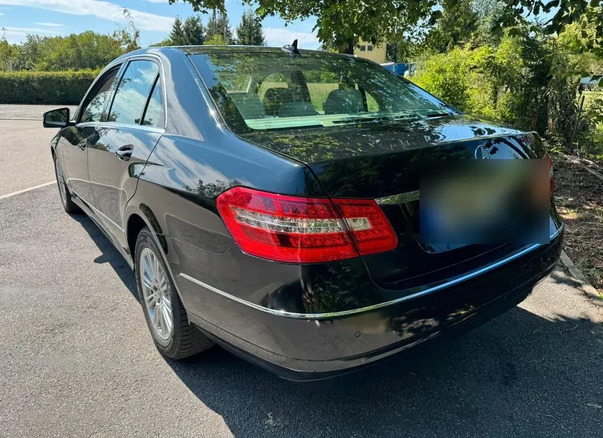 Gebraucht Mercedes E250 204 PS (150 kW) 2010 Schwarz Limousine