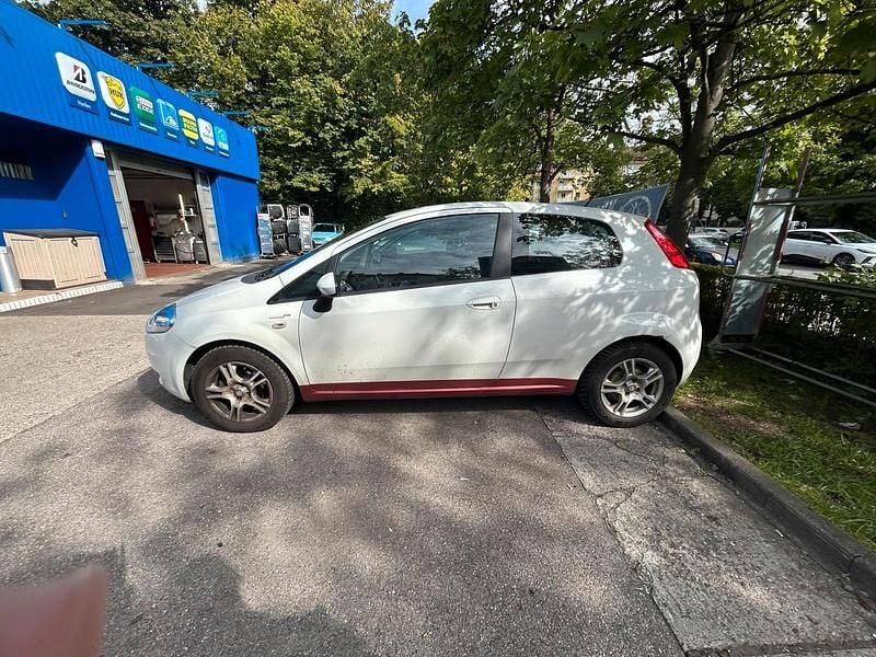 Weiß Gebraucht 2009 Fiat Punto Kleinwagen | 950 € - Bild 1/4