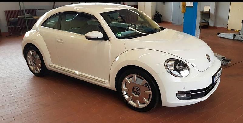 Gebraucht VW Beetle Design 105 PS (77 kW) 2012 Weiß Kleinwagen