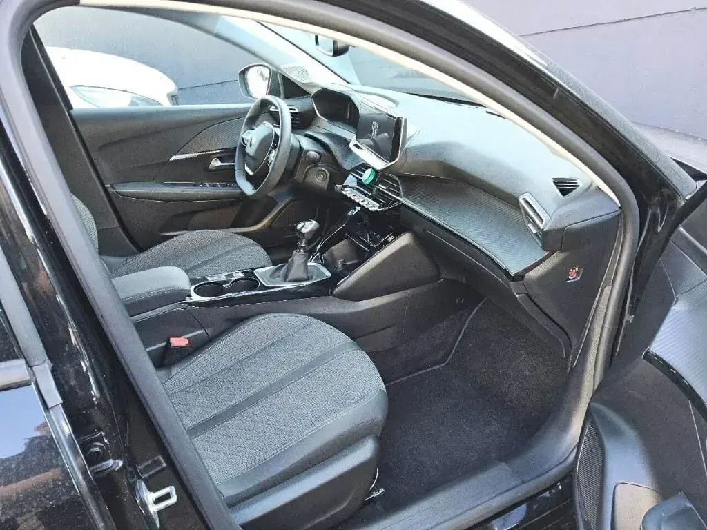 Gebraucht Peugeot 208 Allure 101 PS (74 kW) 2024 Schwarz perla nera/typ aussenv Kleinwagen