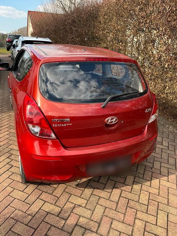 Gebraucht Hyundai i20 86 PS (63 kW) 2013 Rot Kleinwagen