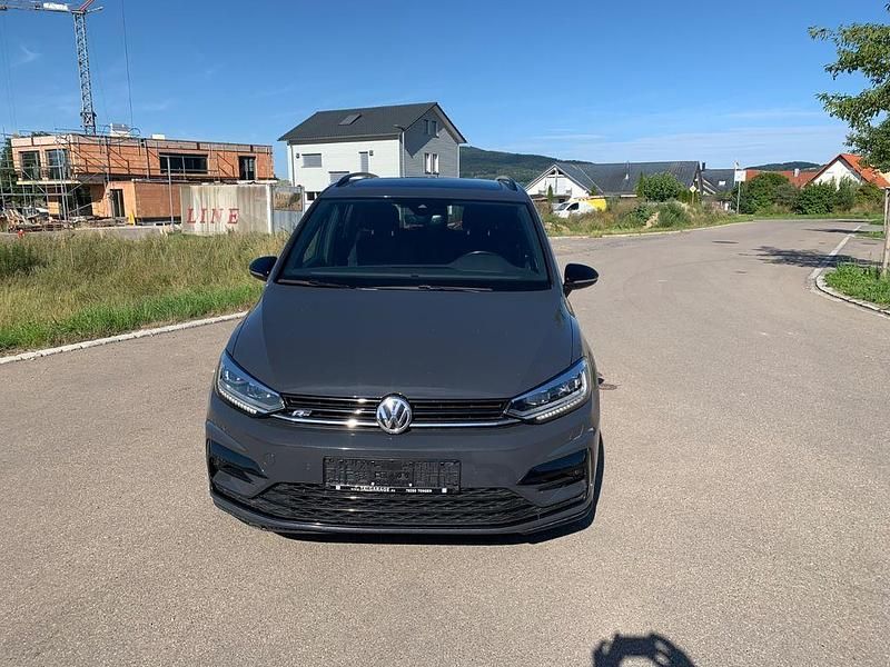 Grau Gebraucht 2018 VW Touran R-line Van / Kleinbus | 16.900 € (Fairer Preis) - Bild 1/4