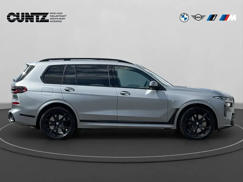 Neu BMW X7 M Sport 352 PS (258 kW) 2026 Grau SUV