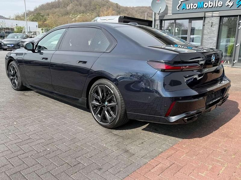 Gebraucht BMW 760 571 PS (419 kW) 2024 Carbonschwarz Limousine