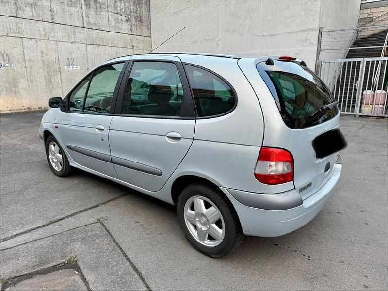 Silber Gebraucht 2002 Renault Scénic Van / Kleinbus | 2.350 € (Teuer) - Bild 1/4