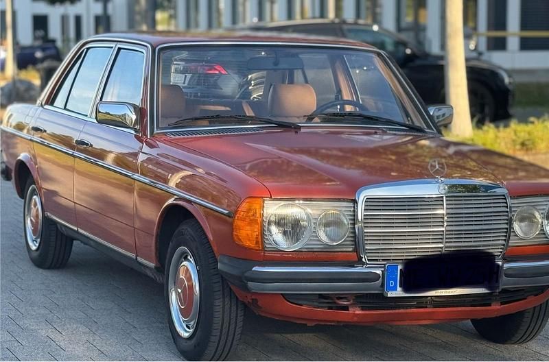 Orange Gebraucht 1982 Mercedes E230 Limousine | 9.999 € - Bild 1/4