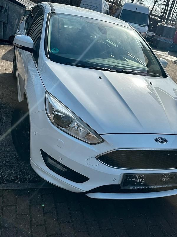 Gebraucht Ford Focus 150 PS (110 kW) 2015 Weiß Kleinwagen