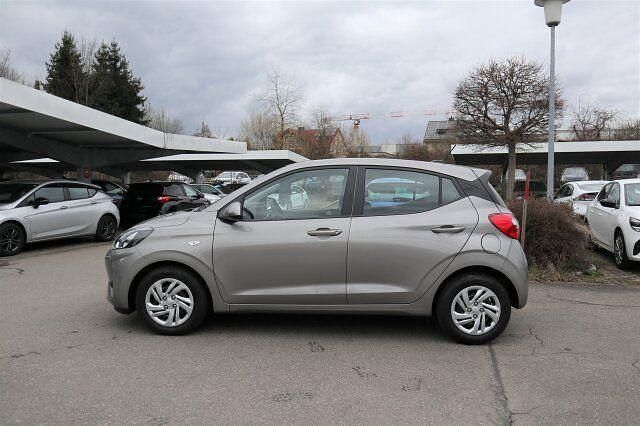Gebraucht Hyundai i10 Select 67 PS (49 kW) 2021 Brass Kleinwagen