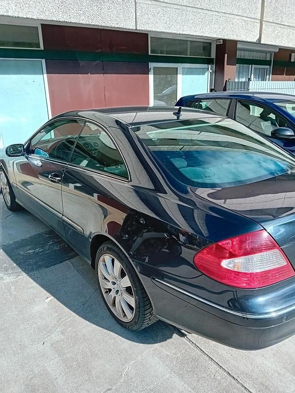 Blau Gebraucht 2009 Mercedes CLK220 Coupé | 5.350 € - Bild 1/4