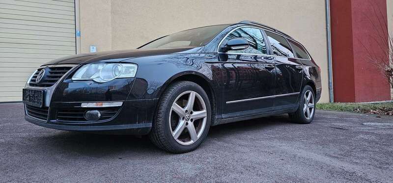 Deep black perleffekt Gebraucht 2010 VW Passat Comfortline Kombi | 2.999 € (Fairer Preis) - Bild 1/4