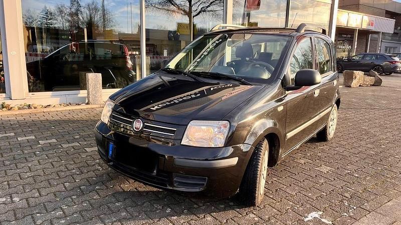 Schwarz Gebraucht 2011 Fiat Panda Limousine | 4.100 € (Teuer) - Bild 1/4