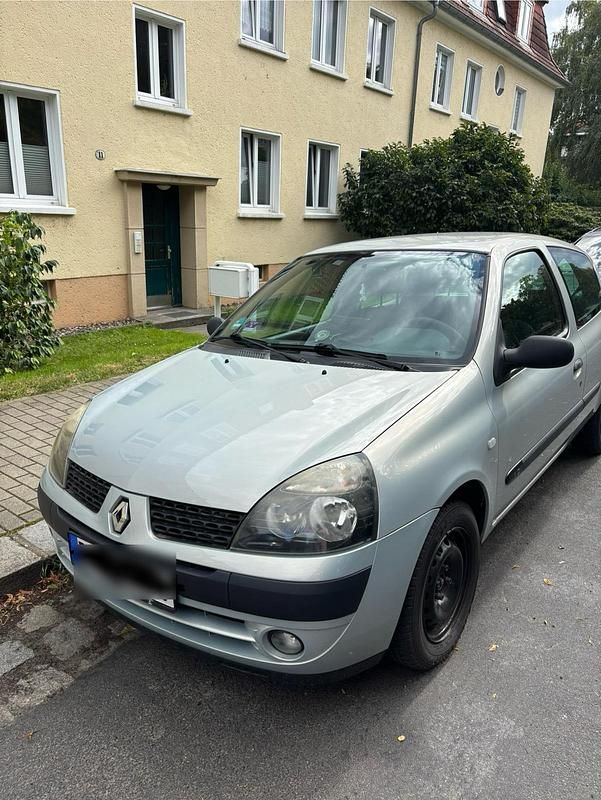 Grau Gebraucht 2003 Renault Clio II Expression Kleinwagen | 1.500 € (Fairer Preis) - Bild 1/4