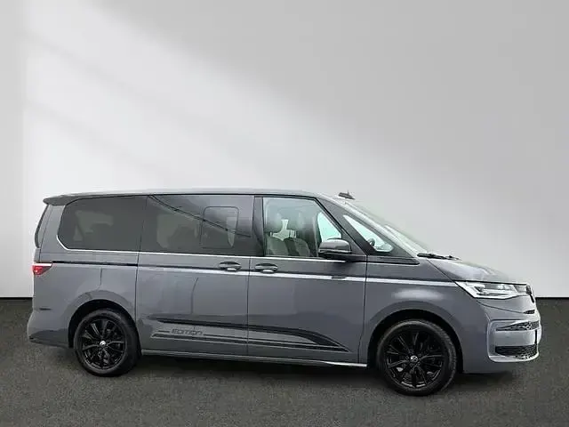 Second-hand VW Multivan Life 150 CP (110 kW) 2023 Gri Monovolum